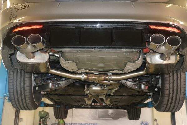 VW Golf VII Variant R - 4-Motion Endschalldämpfer rechts/links - Austritt der Endrohre in den originalen Endrohrblenden – Bild 5