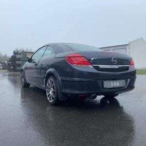 Opel Astra H TwinTop mit Ausschnitt Endschalldämpfer einseitig - 115x85 Typ 32