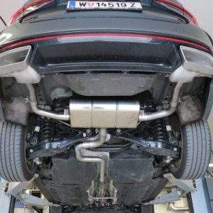 Skoda Octavia NX RS iV Endschalldämpfer Ausgang rechts/links - Austritt in den originalen Endrohren (Abdeckung und Deckel des rechten Endrohres muss entfernt werden)