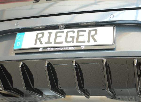 Rieger Heckeinsatz (für Fzg. mit AHK) mit Endrohraussparung li./re. für 4-Rohr-ESD – Bild 5