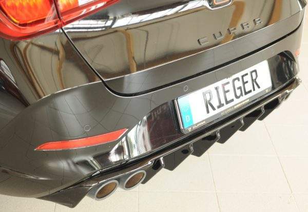 Rieger Heckeinsatz (für Fzg. mit AHK) mit Endrohraussparung li./re. für 4-Rohr-ESD – Bild 9