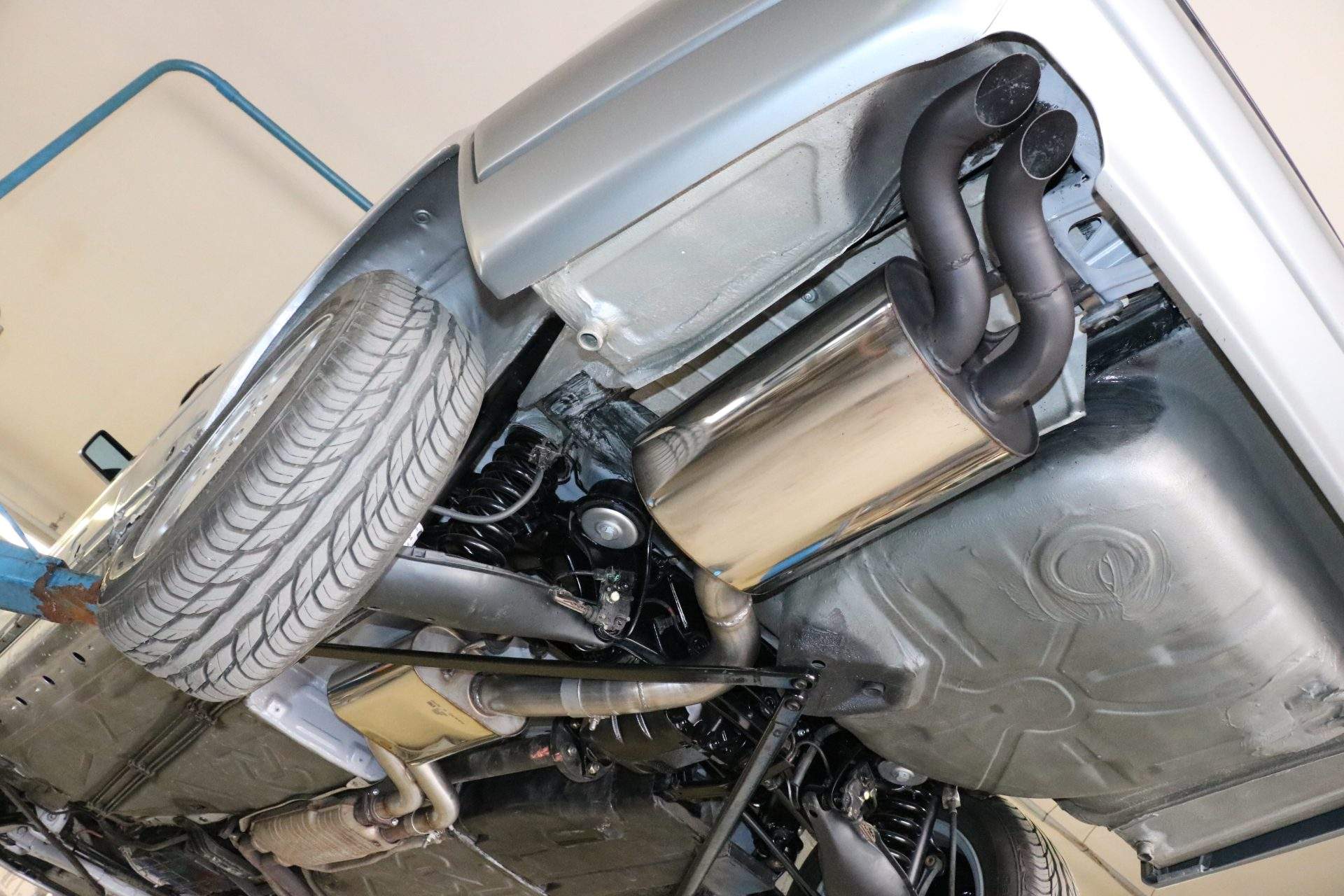 Mercedes E-Klasse W124 Cabrio Endschalldämpfer Ø70mm - 2x55 Typ 28 (Dieseloptik - von hinten nicht sichtbar) – Bild 4